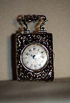 Silberne Reiseuhr, 7 cm hoch
