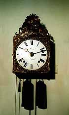 Comtoise Uhr in Grossausfhrung mit Messingblechaufsatz